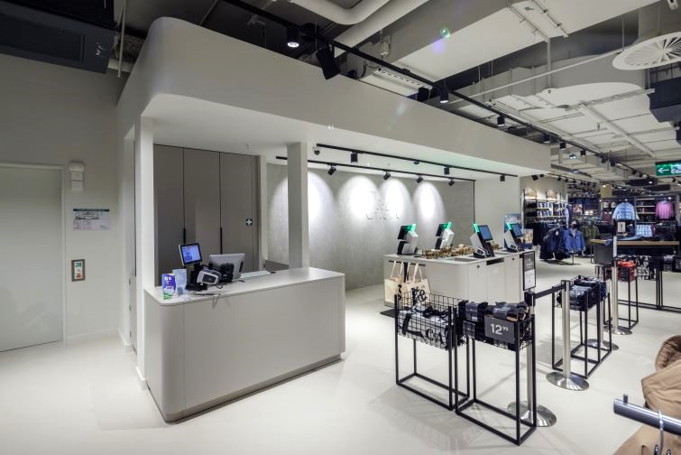 C&A Concept store in Madrid - 0H851 Atlas Oak (BST) -  0U146 Cloud Grey (CST)